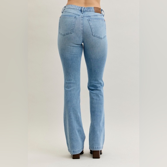 NEW🎉🎉Judy Blue Full Size Mid Rise Bootcut Jeans with Contrast Wash Plus Size - Picture 6 of 14